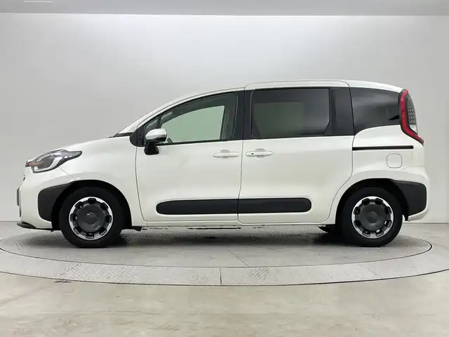 トヨタ シエンタ ハイブリッド Z 新潟県 2024(令6)年 1.3万km ホワイトパールクリスタルシャイン トヨタセーフティセンス/純正10.5ディスプレイオーディオ(ナビ機能付き)/　　AM/FM/フルセグ/BT/ミラーキャスト/アラウンドビューモニター/両側パワースライドドア/レーダークルーズコントロール/LEDオートライト/オートマチックハイビーム/前席シートヒーター/ステアリングスイッチ/ステアリングヒーター/AC100V充電/ブラインドスポットモニター/リアサンシェード/スマートキー/ETC2.0