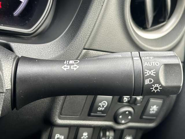 日産 ノート X 石川県 2019(平31)年 7.9万km ダークメタルグレー ワンオーナー/エマージェンシーブレーキ/・前後ソナーセンサー/・車線逸脱警報/・踏み間違い衝突防止アシスト/・アイドリングストップ/純正メモリナビゲーション/【CD・DVD・Bluetooth・フルセグTV】/型番：MJ118D-W/前後ドライブレコーダー/ETC/レーンキープアシスト/電格ミラー/・ウインカーミラー/スマートキー/・プッシュスタート/・スペアキー/オートライト/純正フロアマット/純正ドアバイザー/純正鉄ホイール装着冬タイヤ車載/取扱説明書/新車時保証書