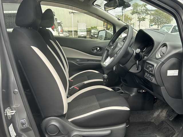 日産 ノート X 石川県 2019(平31)年 7.9万km ダークメタルグレー ワンオーナー/エマージェンシーブレーキ/・前後ソナーセンサー/・車線逸脱警報/・踏み間違い衝突防止アシスト/・アイドリングストップ/純正メモリナビゲーション/【CD・DVD・Bluetooth・フルセグTV】/型番：MJ118D-W/前後ドライブレコーダー/ETC/レーンキープアシスト/電格ミラー/・ウインカーミラー/スマートキー/・プッシュスタート/・スペアキー/オートライト/純正フロアマット/純正ドアバイザー/純正鉄ホイール装着冬タイヤ車載/取扱説明書/新車時保証書