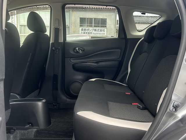 日産 ノート X 石川県 2019(平31)年 7.9万km ダークメタルグレー ワンオーナー/エマージェンシーブレーキ/・前後ソナーセンサー/・車線逸脱警報/・踏み間違い衝突防止アシスト/・アイドリングストップ/純正メモリナビゲーション/【CD・DVD・Bluetooth・フルセグTV】/型番：MJ118D-W/前後ドライブレコーダー/ETC/レーンキープアシスト/電格ミラー/・ウインカーミラー/スマートキー/・プッシュスタート/・スペアキー/オートライト/純正フロアマット/純正ドアバイザー/純正鉄ホイール装着冬タイヤ車載/取扱説明書/新車時保証書