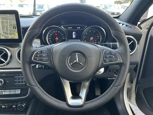 メルセデス・ベンツ ＧＬＡ１８０ 兵庫県 2017(平29)年 4.8万km カルサイトホワイト 純正ナビ/（DVD/CD/BT/SD/USB)/フルセグTV/バックカメラ/衝突軽減ブレーキ/レーダークルーズコントロール/前後コーナーセンサー/パドルシフト/レザーシート/シートヒーター/LEDヘッドライト/電動パーキングブレーキ/スマートキー/スペアキー/電動格納ミラー/純正フロアマット/純正アルミ18インチ/取扱説明書・保証書