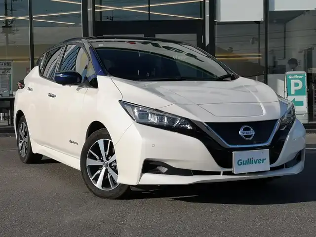 日産 リーフ X 茨城県 2019(令1)年 10万km ブリリアントホワイトパール/オーロラフレアブルーパール 2トーン 純正ナビ/【AM・FM・DISC・MusicBox・TV・SD・iPod・BT・AUX】/シートヒーター/プロパイロット/レーダークルコン/ETC/全方位カメラ/デジタルインナーミラー/前方ドラレコ/前後コーナーセンサー/ステアリングヒーター/BSM/純正フロアマット/純正アルミホイール
