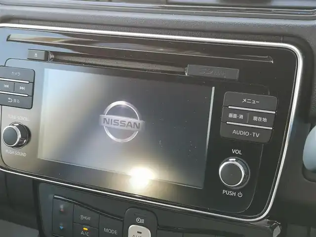 日産 リーフ X 茨城県 2019(令1)年 10万km ブリリアントホワイトパール/オーロラフレアブルーパール 2トーン 純正ナビ/【AM・FM・DISC・MusicBox・TV・SD・iPod・BT・AUX】/シートヒーター/プロパイロット/レーダークルコン/ETC/全方位カメラ/デジタルインナーミラー/前方ドラレコ/前後コーナーセンサー/ステアリングヒーター/BSM/純正フロアマット/純正アルミホイール