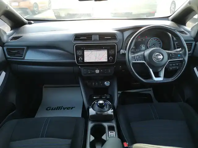 日産 リーフ X 茨城県 2019(令1)年 10万km ブリリアントホワイトパール/オーロラフレアブルーパール 2トーン 純正ナビ/【AM・FM・DISC・MusicBox・TV・SD・iPod・BT・AUX】/シートヒーター/プロパイロット/レーダークルコン/ETC/全方位カメラ/デジタルインナーミラー/前方ドラレコ/前後コーナーセンサー/ステアリングヒーター/BSM/純正フロアマット/純正アルミホイール