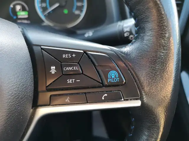 日産 リーフ X 茨城県 2019(令1)年 10万km ブリリアントホワイトパール/オーロラフレアブルーパール 2トーン 純正ナビ/【AM・FM・DISC・MusicBox・TV・SD・iPod・BT・AUX】/シートヒーター/プロパイロット/レーダークルコン/ETC/全方位カメラ/デジタルインナーミラー/前方ドラレコ/前後コーナーセンサー/ステアリングヒーター/BSM/純正フロアマット/純正アルミホイール