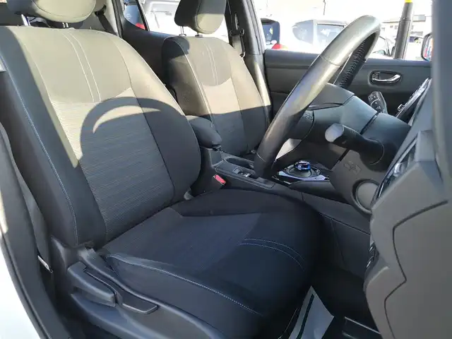 日産 リーフ X 茨城県 2019(令1)年 10万km ブリリアントホワイトパール/オーロラフレアブルーパール 2トーン 純正ナビ/【AM・FM・DISC・MusicBox・TV・SD・iPod・BT・AUX】/シートヒーター/プロパイロット/レーダークルコン/ETC/全方位カメラ/デジタルインナーミラー/前方ドラレコ/前後コーナーセンサー/ステアリングヒーター/BSM/純正フロアマット/純正アルミホイール