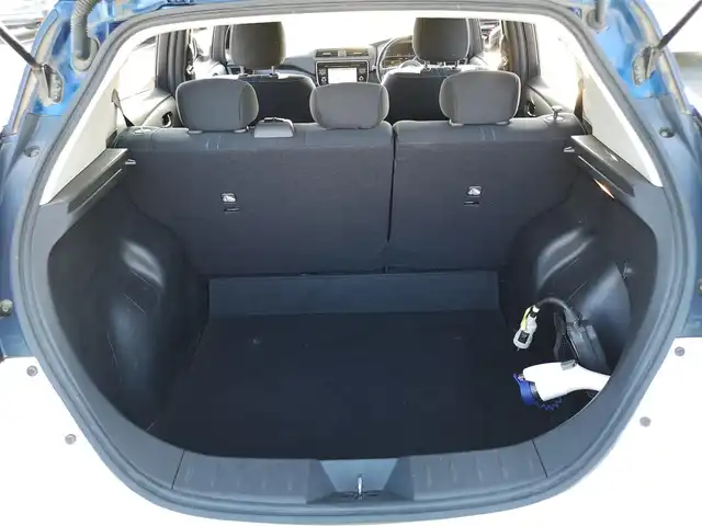 日産 リーフ X 茨城県 2019(令1)年 10万km ブリリアントホワイトパール/オーロラフレアブルーパール 2トーン 純正ナビ/【AM・FM・DISC・MusicBox・TV・SD・iPod・BT・AUX】/シートヒーター/プロパイロット/レーダークルコン/ETC/全方位カメラ/デジタルインナーミラー/前方ドラレコ/前後コーナーセンサー/ステアリングヒーター/BSM/純正フロアマット/純正アルミホイール