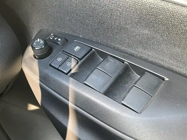 トヨタ ヤリスクロス ハイブリッド G 宮崎県 2020(令2)年 7万km ブラックマイカ 純正ナビ/(AM.FM.Bluetooth.USB)/アラウンドビューカメラ/モデリスタエアロ/ETC/クルーズコントロール/オートライト/オートマチックハイビーム/オートエアコン/横滑り防止機能/レーンキープアシスト/衝突軽減ブレーキ/電格ミラー/スマートキー/スペアキー