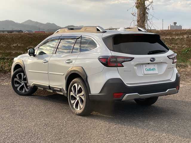 スバル アウトバック リミテッドEX 新潟県 2022(令4)年 4.5万km クリスタルホワイトP 4WD/純正メモリナビ/BT/USB/AUX/フルセグテレビ/フロント/サイド/バックカメラ/ETC/衝突被害軽減ブレーキ/レーンキープアシスト/レーダークルーズコントロール/革シート/パワーシート/シートヒーター/ステアリングヒーター/ステアリングスイッチ/パドルシフト/パワーバックドア/コーナーセンサー/スマートキー/プッシュスタート/LEDヘッドライト/オートライト/フォグランプ/純正18インチアルミホイール