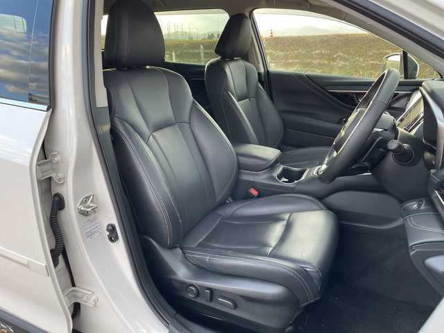 スバル アウトバック リミテッドEX 新潟県 2022(令4)年 4.5万km クリスタルホワイトP 4WD/純正メモリナビ/BT/USB/AUX/フルセグテレビ/フロント/サイド/バックカメラ/ETC/衝突被害軽減ブレーキ/レーンキープアシスト/レーダークルーズコントロール/革シート/パワーシート/シートヒーター/ステアリングヒーター/ステアリングスイッチ/パドルシフト/パワーバックドア/コーナーセンサー/スマートキー/プッシュスタート/LEDヘッドライト/オートライト/フォグランプ/純正18インチアルミホイール