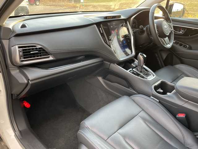 スバル アウトバック リミテッドEX 新潟県 2022(令4)年 4.5万km クリスタルホワイトP 4WD/純正メモリナビ/BT/USB/AUX/フルセグテレビ/フロント/サイド/バックカメラ/ETC/衝突被害軽減ブレーキ/レーンキープアシスト/レーダークルーズコントロール/革シート/パワーシート/シートヒーター/ステアリングヒーター/ステアリングスイッチ/パドルシフト/パワーバックドア/コーナーセンサー/スマートキー/プッシュスタート/LEDヘッドライト/オートライト/フォグランプ/純正18インチアルミホイール