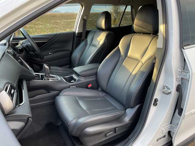 スバル アウトバック リミテッドEX 新潟県 2022(令4)年 4.5万km クリスタルホワイトP 4WD/純正メモリナビ/BT/USB/AUX/フルセグテレビ/フロント/サイド/バックカメラ/ETC/衝突被害軽減ブレーキ/レーンキープアシスト/レーダークルーズコントロール/革シート/パワーシート/シートヒーター/ステアリングヒーター/ステアリングスイッチ/パドルシフト/パワーバックドア/コーナーセンサー/スマートキー/プッシュスタート/LEDヘッドライト/オートライト/フォグランプ/純正18インチアルミホイール