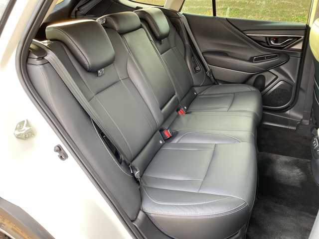 スバル アウトバック リミテッドEX 新潟県 2022(令4)年 4.5万km クリスタルホワイトP 4WD/純正メモリナビ/BT/USB/AUX/フルセグテレビ/フロント/サイド/バックカメラ/ETC/衝突被害軽減ブレーキ/レーンキープアシスト/レーダークルーズコントロール/革シート/パワーシート/シートヒーター/ステアリングヒーター/ステアリングスイッチ/パドルシフト/パワーバックドア/コーナーセンサー/スマートキー/プッシュスタート/LEDヘッドライト/オートライト/フォグランプ/純正18インチアルミホイール