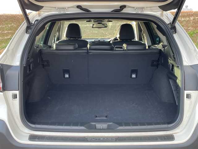 スバル アウトバック リミテッドEX 新潟県 2022(令4)年 4.5万km クリスタルホワイトP 4WD/純正メモリナビ/BT/USB/AUX/フルセグテレビ/フロント/サイド/バックカメラ/ETC/衝突被害軽減ブレーキ/レーンキープアシスト/レーダークルーズコントロール/革シート/パワーシート/シートヒーター/ステアリングヒーター/ステアリングスイッチ/パドルシフト/パワーバックドア/コーナーセンサー/スマートキー/プッシュスタート/LEDヘッドライト/オートライト/フォグランプ/純正18インチアルミホイール