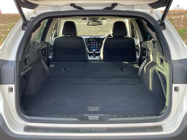 スバル アウトバック リミテッドEX 新潟県 2022(令4)年 4.5万km クリスタルホワイトP 4WD/純正メモリナビ/BT/USB/AUX/フルセグテレビ/フロント/サイド/バックカメラ/ETC/衝突被害軽減ブレーキ/レーンキープアシスト/レーダークルーズコントロール/革シート/パワーシート/シートヒーター/ステアリングヒーター/ステアリングスイッチ/パドルシフト/パワーバックドア/コーナーセンサー/スマートキー/プッシュスタート/LEDヘッドライト/オートライト/フォグランプ/純正18インチアルミホイール