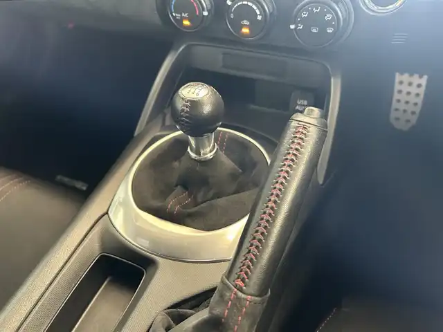 マツダ ロードスター S 愛知県 2015(平27)年 3.4万km セラミックM 純正オーディオ/ AM/FM/CD/USB/AUX/社外前方ドライブレコーダー/ETC/LEDヘッドライト/横滑り防止装置/純正フロアマット/純正16インチアルミホイール/スマートキー2個/エンジンPUSHスタート/取扱説明書/新車時保証書