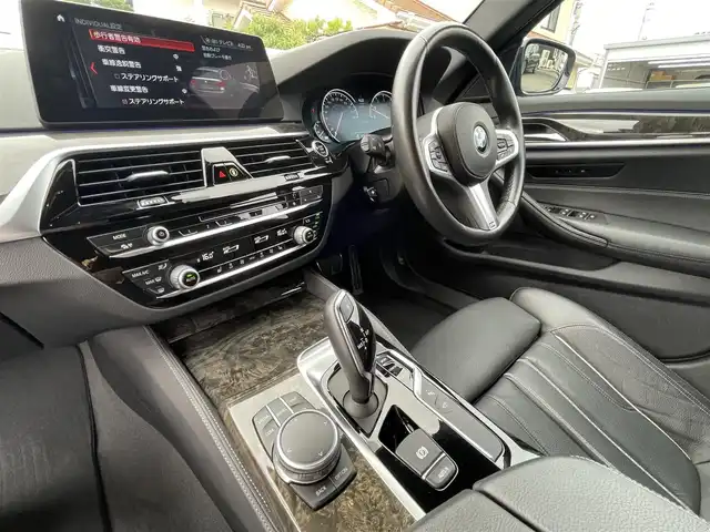 ＢＭＷ ５３０ｉ ツーリング Mスポーツ 静岡県 2017(平29)年 2.7万km サファイアブラックP インテリジェントSFT/衝突軽減ブレーキ　車線逸脱警告　ACC ステアリングアシスト ブラインドスポット/IDriveHDDナビフルセグTV Bluetooth/全方位カメラ/ブラックダコタレザーシート/シートヒーター /前席パワーシート運転席メモリー機能/ヘッドアップディスプレイ/アンビエントライト /クロージングサポートドア /パワーバックドア /アダプティブLEDヘッドライト/ブルーキャリパー/コンフォートアクセス/ブラック　ガラスモール　グリル　ルーフレール/ミラー一体型DSRCETC