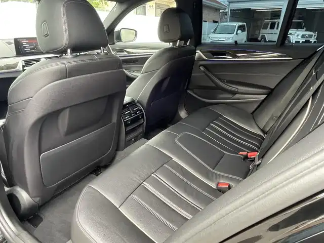 ＢＭＷ ５３０ｉ ツーリング Mスポーツ 静岡県 2017(平29)年 2.7万km サファイアブラックP インテリジェントSFT/衝突軽減ブレーキ　車線逸脱警告　ACC ステアリングアシスト ブラインドスポット/IDriveHDDナビフルセグTV Bluetooth/全方位カメラ/ブラックダコタレザーシート/シートヒーター /前席パワーシート運転席メモリー機能/ヘッドアップディスプレイ/アンビエントライト /クロージングサポートドア /パワーバックドア /アダプティブLEDヘッドライト/ブルーキャリパー/コンフォートアクセス/ブラック　ガラスモール　グリル　ルーフレール/ミラー一体型DSRCETC