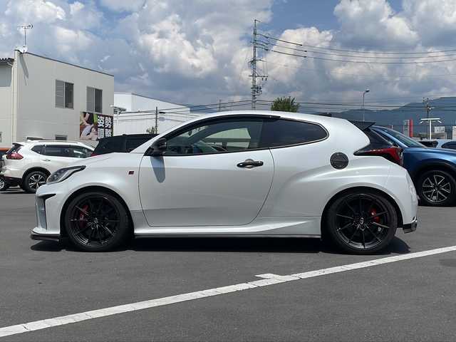 トヨタ ＧＲヤリス RZ ハイパフォーマンス 長野県 2022(令4)年 2.9万km プラチナホワイトパールマイカ 4WD/6速マニュアルターボ/純正ディスプレイオーディオ/FM・AM・Bluetooth Audio/AppleCarPlay対応/前後ドライブレコーダー/純正BBS 18インチアルミホイール/BLITZ DAMPER ZZ/HKS2本出しマフラー/ハーフレザーシート/シートヒーター/GRキャリパー/LEDヘッドライト/オートライト/プッシュスタート/スマートキー/スペアキー/取扱説明書/保証書