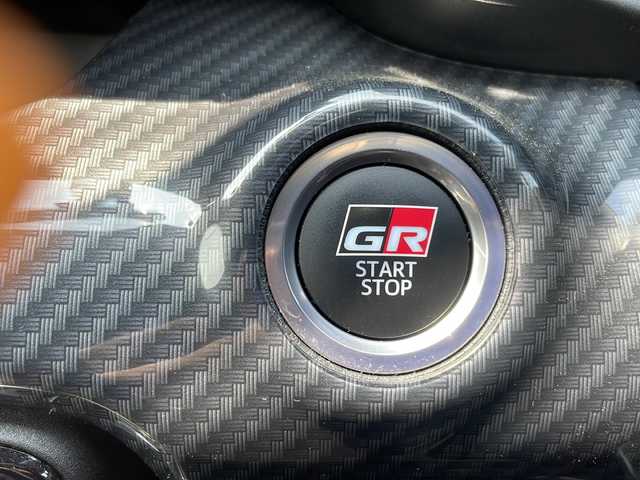 トヨタ ＧＲヤリス RZ ハイパフォーマンス 長野県 2022(令4)年 2.9万km プラチナホワイトパールマイカ 4WD/6速マニュアルターボ/純正ディスプレイオーディオ/FM・AM・Bluetooth Audio/AppleCarPlay対応/前後ドライブレコーダー/純正BBS 18インチアルミホイール/BLITZ DAMPER ZZ/HKS2本出しマフラー/ハーフレザーシート/シートヒーター/GRキャリパー/LEDヘッドライト/オートライト/プッシュスタート/スマートキー/スペアキー/取扱説明書/保証書