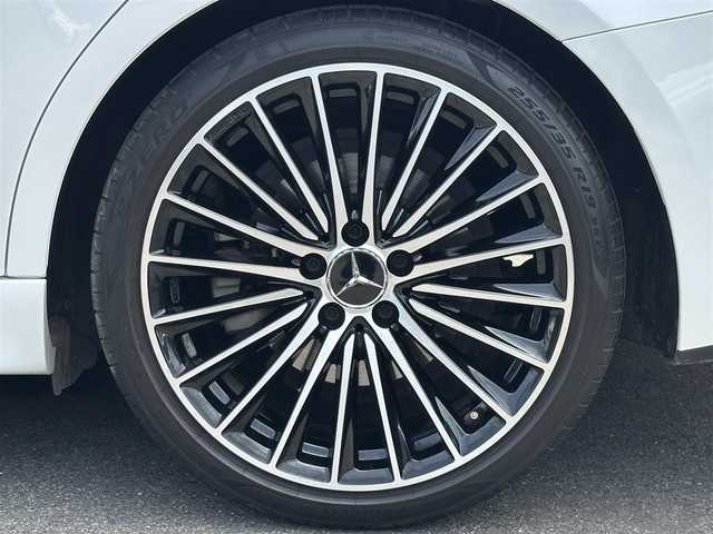メルセデス・ベンツ Ｍ・ベンツ Ｃ２２０ｄ アバンギャルド　AMGライン 福島県 2022(令4)年 3.4万km パール 外装色：オパリスホワイト（885）/レーダーセーフティパッケージ/レザーエクスクルーシブパッケージ/・黒レザーシート/ベーシックパッケージ/・純正MBUXナビ/・ヘッドアップディスプレイ/パノラマサンルーフ/Burmesterサウンド/アクティブクルーズコントロール/ブラインドスポットモニター/レーンキープ/パワーシート/シートヒーター/360°カメラ/CarPlay/フルセグTV/ワイヤレス充電/デジタルライト/純正19インチAW/パワーバックドア/ドラレコ前後/アンビエントライト