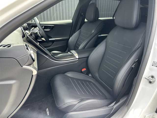 メルセデス・ベンツ Ｍ・ベンツ Ｃ２２０ｄ アバンギャルド　AMGライン 福島県 2022(令4)年 3.4万km パール 外装色：オパリスホワイト（885）/レーダーセーフティパッケージ/レザーエクスクルーシブパッケージ/・黒レザーシート/ベーシックパッケージ/・純正MBUXナビ/・ヘッドアップディスプレイ/パノラマサンルーフ/Burmesterサウンド/アクティブクルーズコントロール/ブラインドスポットモニター/レーンキープ/パワーシート/シートヒーター/360°カメラ/CarPlay/フルセグTV/ワイヤレス充電/デジタルライト/純正19インチAW/パワーバックドア/ドラレコ前後/アンビエントライト