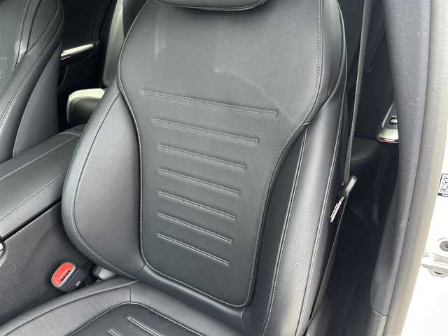 メルセデス・ベンツ Ｍ・ベンツ Ｃ２２０ｄ アバンギャルド　AMGライン 福島県 2022(令4)年 3.4万km パール 外装色：オパリスホワイト（885）/レーダーセーフティパッケージ/レザーエクスクルーシブパッケージ/・黒レザーシート/ベーシックパッケージ/・純正MBUXナビ/・ヘッドアップディスプレイ/パノラマサンルーフ/Burmesterサウンド/アクティブクルーズコントロール/ブラインドスポットモニター/レーンキープ/パワーシート/シートヒーター/360°カメラ/CarPlay/フルセグTV/ワイヤレス充電/デジタルライト/純正19インチAW/パワーバックドア/ドラレコ前後/アンビエントライト