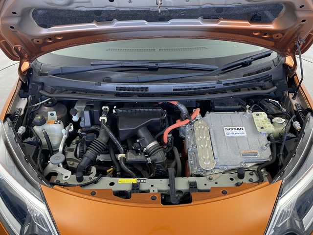 日産 ノート e－パワー X 栃木県 2016(平28)年 5万km プレミアムコロナオレンジ インテリジェント ルームミラー/インテリジェントアラウンドビューモニター/純正SDナビ(MM316D-W)/　Bluetooth/CD/DVD/フルセグ/iPod/SD/AM/FM/エマージェンシーブレーキ/・車線逸脱防止支援/・車線逸脱警報/・踏み間違い衝突防止アシスト/・ハイビームアシスト/ETC/前後ドライブレコーダー/LEDヘッドライト/ドアバイザー/スマートキー/社外フロアマット