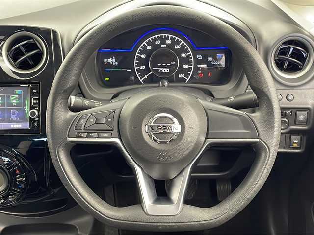 日産 ノート e－パワー X 栃木県 2016(平28)年 5万km プレミアムコロナオレンジ インテリジェント ルームミラー/インテリジェントアラウンドビューモニター/純正SDナビ(MM316D-W)/　Bluetooth/CD/DVD/フルセグ/iPod/SD/AM/FM/エマージェンシーブレーキ/・車線逸脱防止支援/・車線逸脱警報/・踏み間違い衝突防止アシスト/・ハイビームアシスト/ETC/前後ドライブレコーダー/LEDヘッドライト/ドアバイザー/スマートキー/社外フロアマット