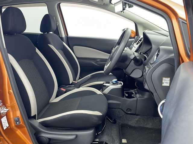 日産 ノート e－パワー X 栃木県 2016(平28)年 5万km プレミアムコロナオレンジ インテリジェント ルームミラー/インテリジェントアラウンドビューモニター/純正SDナビ(MM316D-W)/　Bluetooth/CD/DVD/フルセグ/iPod/SD/AM/FM/エマージェンシーブレーキ/・車線逸脱防止支援/・車線逸脱警報/・踏み間違い衝突防止アシスト/・ハイビームアシスト/ETC/前後ドライブレコーダー/LEDヘッドライト/ドアバイザー/スマートキー/社外フロアマット