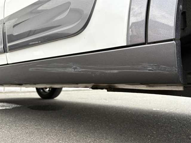 ダイハツ キャスト アクティバ G ターボ SAⅡ 岩手県 2016(平28)年 3.7万km パールホワイトⅢ 禁煙車/4WD/ターボ/純正エンジンスターター/ルーフラッピング（カーボン調シート）/ディーラーオプションナビ/→フルセグTV/Bluetooth/CD/DVD/FM/AM/HDMI/バックカメラ/ステアリングスイッチ（ナビ連動）/横滑り防止装置/ダウンヒルアシストコントロール/リアコーナーセンサー/衝突軽減システム/オートライト/LEDヘッドライト/LEDフォグライト/〇プッシュスタート/〇電動格納ミラー/〇フロアマット/〇ドアバイザー/〇シガーソケット/〇USBポート/〇スペアキー/取扱説明書/ETC/前方ドライブレコーダー/冬タイヤ純正アルミホイール車載/→6mm×4本