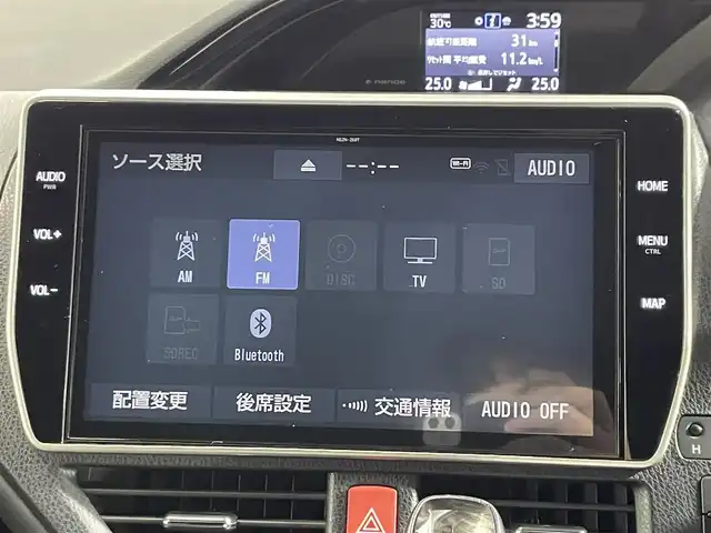 トヨタ エスクァイア Gi 大阪府 2019(平31)年 7.2万km ホワイトパールクリスタルシャイン 純正ナビＴＶ　後席モニター　バックカメラ　レザーシート　シートヒーター　クルコン　衝突軽減　ＥＴＣ　ドラレコ　両側パワスラ　レーンアシスト　アイドリングストップ　オートマチックハイビーム　スマートキー