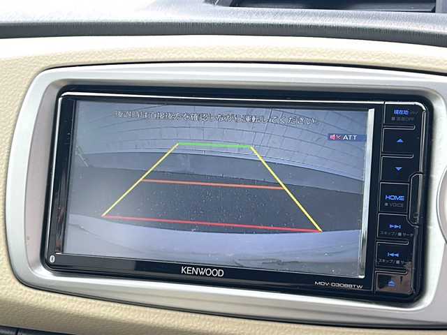 トヨタ ヴィッツ F 福島県 2011(平23)年 10.5万km スーパーホワイトⅡ ＫＥＮＷＯＯＤナビ　バックＣ　ワンセグ　ＢＴ　ＥＴＣ　電格ミラー　ＨＩＤヘッドライト　フォグランプ　助手席荷物落下ガード　純正ホイールキャップ付１４インチＳＷ　ＨＤＭＩ　リモコンキー　ドアバイザー