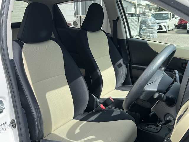 トヨタ ヴィッツ F 福島県 2011(平23)年 10.5万km スーパーホワイトⅡ ＫＥＮＷＯＯＤナビ　バックＣ　ワンセグ　ＢＴ　ＥＴＣ　電格ミラー　ＨＩＤヘッドライト　フォグランプ　助手席荷物落下ガード　純正ホイールキャップ付１４インチＳＷ　ＨＤＭＩ　リモコンキー　ドアバイザー