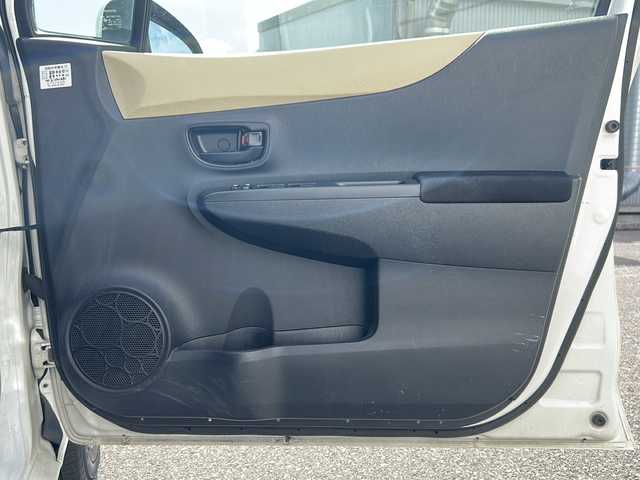 トヨタ ヴィッツ F 福島県 2011(平23)年 10.5万km スーパーホワイトⅡ ＫＥＮＷＯＯＤナビ　バックＣ　ワンセグ　ＢＴ　ＥＴＣ　電格ミラー　ＨＩＤヘッドライト　フォグランプ　助手席荷物落下ガード　純正ホイールキャップ付１４インチＳＷ　ＨＤＭＩ　リモコンキー　ドアバイザー