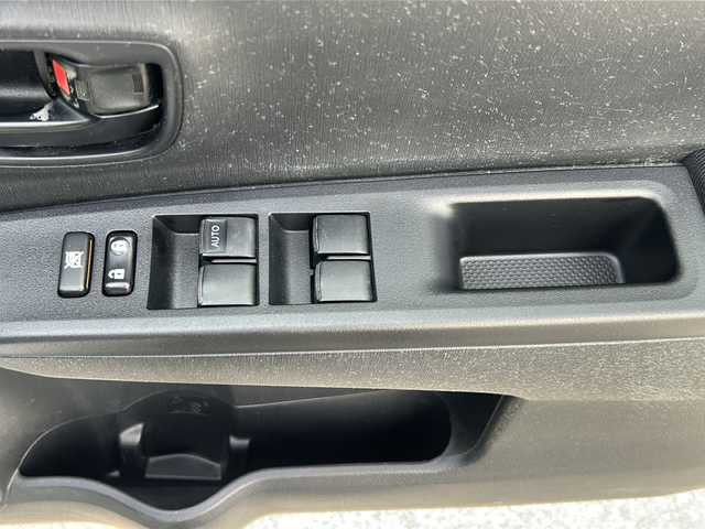 トヨタ ヴィッツ F 福島県 2011(平23)年 10.5万km スーパーホワイトⅡ ＫＥＮＷＯＯＤナビ　バックＣ　ワンセグ　ＢＴ　ＥＴＣ　電格ミラー　ＨＩＤヘッドライト　フォグランプ　助手席荷物落下ガード　純正ホイールキャップ付１４インチＳＷ　ＨＤＭＩ　リモコンキー　ドアバイザー