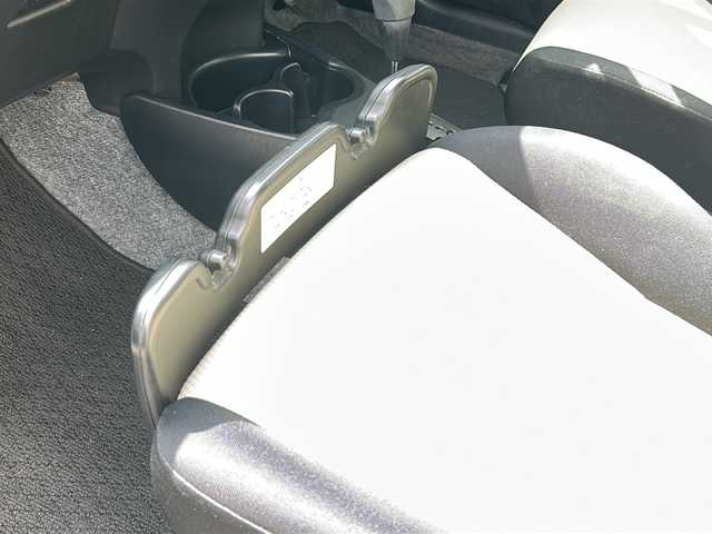 トヨタ ヴィッツ F 福島県 2011(平23)年 10.5万km スーパーホワイトⅡ ＫＥＮＷＯＯＤナビ　バックＣ　ワンセグ　ＢＴ　ＥＴＣ　電格ミラー　ＨＩＤヘッドライト　フォグランプ　助手席荷物落下ガード　純正ホイールキャップ付１４インチＳＷ　ＨＤＭＩ　リモコンキー　ドアバイザー