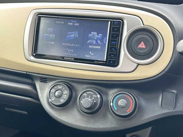 トヨタ ヴィッツ F 福島県 2011(平23)年 10.5万km スーパーホワイトⅡ ＫＥＮＷＯＯＤナビ　バックＣ　ワンセグ　ＢＴ　ＥＴＣ　電格ミラー　ＨＩＤヘッドライト　フォグランプ　助手席荷物落下ガード　純正ホイールキャップ付１４インチＳＷ　ＨＤＭＩ　リモコンキー　ドアバイザー