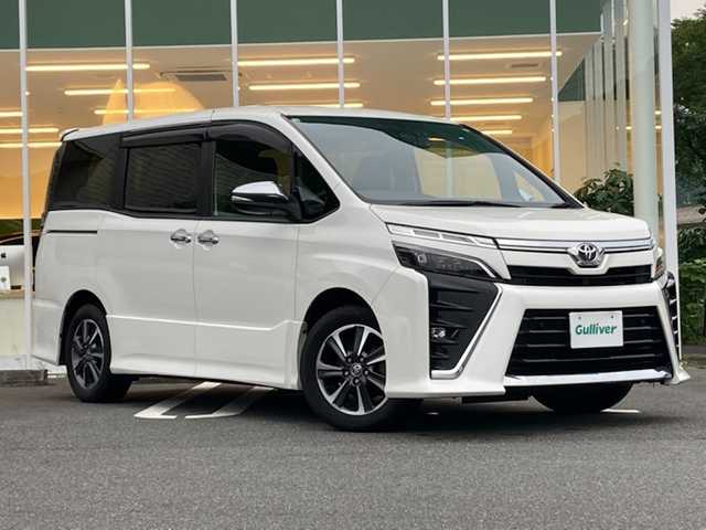 トヨタ ヴォクシー ZS 煌Ⅱ 愛媛県 2020(令2)年 5.1万km ホワイトパールクリスタルシャイン ワンオーナー/純正ナビ(NSZT-W68T)/・CD/DVD/フルセグTV/Bluetooth/SD/フリップダウンモニター/両側パワースライドドア /ドライブレコーダー前後/クルーズコントロール/衝突軽減ブレーキ/レーンキープアシスト/クリアランスソナー /LEDオートライト/・オートハイビーム /アイドリングストップ/ISOFIX/プッシュスタート