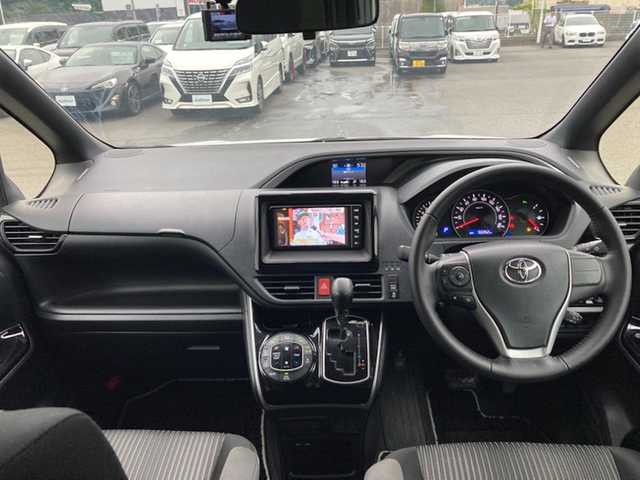 トヨタ ヴォクシー ZS 煌Ⅱ 愛媛県 2020(令2)年 5.1万km ホワイトパールクリスタルシャイン ワンオーナー/純正ナビ(NSZT-W68T)/・CD/DVD/フルセグTV/Bluetooth/SD/フリップダウンモニター/両側パワースライドドア /ドライブレコーダー前後/クルーズコントロール/衝突軽減ブレーキ/レーンキープアシスト/クリアランスソナー /LEDオートライト/・オートハイビーム /アイドリングストップ/ISOFIX/プッシュスタート