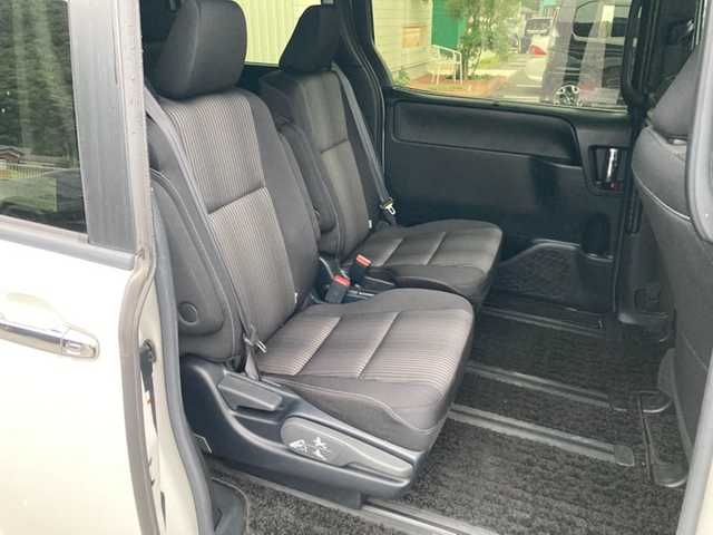 トヨタ ヴォクシー ZS 煌Ⅱ 愛媛県 2020(令2)年 5.1万km ホワイトパールクリスタルシャイン ワンオーナー/純正ナビ(NSZT-W68T)/・CD/DVD/フルセグTV/Bluetooth/SD/フリップダウンモニター/両側パワースライドドア /ドライブレコーダー前後/クルーズコントロール/衝突軽減ブレーキ/レーンキープアシスト/クリアランスソナー /LEDオートライト/・オートハイビーム /アイドリングストップ/ISOFIX/プッシュスタート