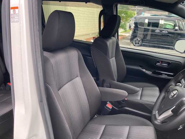 トヨタ ヴォクシー ZS 煌Ⅱ 愛媛県 2020(令2)年 5.1万km ホワイトパールクリスタルシャイン ワンオーナー/純正ナビ(NSZT-W68T)/・CD/DVD/フルセグTV/Bluetooth/SD/フリップダウンモニター/両側パワースライドドア /ドライブレコーダー前後/クルーズコントロール/衝突軽減ブレーキ/レーンキープアシスト/クリアランスソナー /LEDオートライト/・オートハイビーム /アイドリングストップ/ISOFIX/プッシュスタート