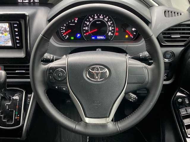 トヨタ ヴォクシー ZS 煌Ⅱ 愛媛県 2020(令2)年 5.1万km ホワイトパールクリスタルシャイン ワンオーナー/純正ナビ(NSZT-W68T)/・CD/DVD/フルセグTV/Bluetooth/SD/フリップダウンモニター/両側パワースライドドア /ドライブレコーダー前後/クルーズコントロール/衝突軽減ブレーキ/レーンキープアシスト/クリアランスソナー /LEDオートライト/・オートハイビーム /アイドリングストップ/ISOFIX/プッシュスタート