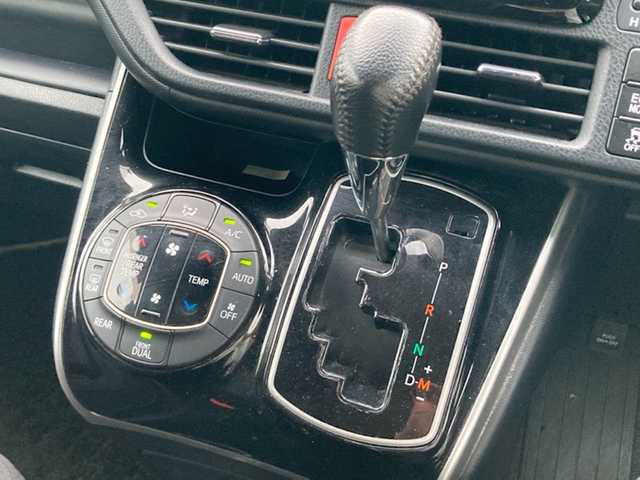 トヨタ ヴォクシー ZS 煌Ⅱ 愛媛県 2020(令2)年 5.1万km ホワイトパールクリスタルシャイン ワンオーナー/純正ナビ(NSZT-W68T)/・CD/DVD/フルセグTV/Bluetooth/SD/フリップダウンモニター/両側パワースライドドア /ドライブレコーダー前後/クルーズコントロール/衝突軽減ブレーキ/レーンキープアシスト/クリアランスソナー /LEDオートライト/・オートハイビーム /アイドリングストップ/ISOFIX/プッシュスタート