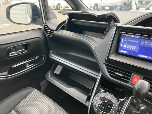 トヨタ ヴォクシー ZS 煌Ⅱ 愛媛県 2020(令2)年 5.1万km ホワイトパールクリスタルシャイン ワンオーナー/純正ナビ(NSZT-W68T)/・CD/DVD/フルセグTV/Bluetooth/SD/フリップダウンモニター/両側パワースライドドア /ドライブレコーダー前後/クルーズコントロール/衝突軽減ブレーキ/レーンキープアシスト/クリアランスソナー /LEDオートライト/・オートハイビーム /アイドリングストップ/ISOFIX/プッシュスタート