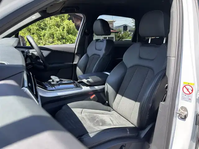 アウディ アウディ Ｑ７ 55TFSIクワトロ Sライン 福岡県 2022(令4)年 2.1万km 白 シートヒーター/エンジンスタートボタン/スマートキー/バックモニター/ETC/ドライブレコーダー/オートライト/オートマチックハイビーム