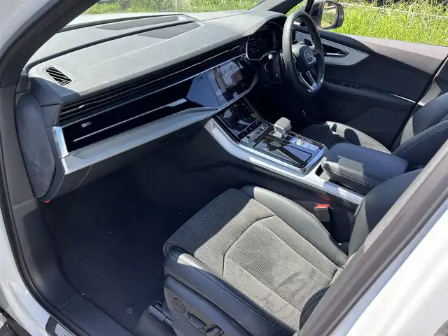 アウディ アウディ Ｑ７ 55TFSIクワトロ Sライン 福岡県 2022(令4)年 2.1万km 白 シートヒーター/エンジンスタートボタン/スマートキー/バックモニター/ETC/ドライブレコーダー/オートライト/オートマチックハイビーム
