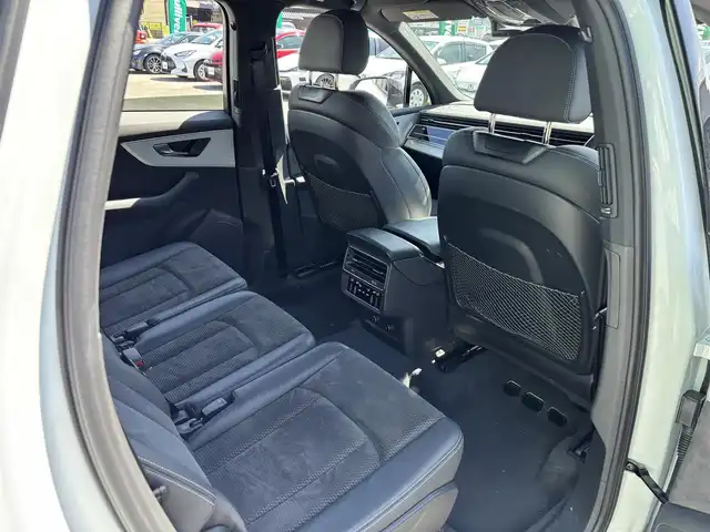 アウディ アウディ Ｑ７ 55TFSIクワトロ Sライン 福岡県 2022(令4)年 2.1万km 白 シートヒーター/エンジンスタートボタン/スマートキー/バックモニター/ETC/ドライブレコーダー/オートライト/オートマチックハイビーム