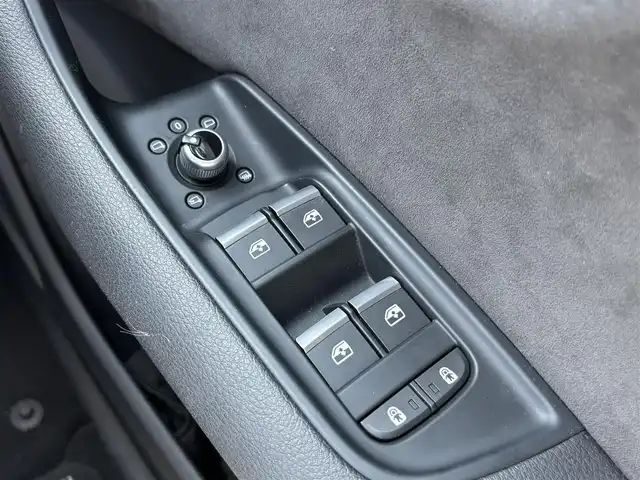 アウディ アウディ Ｑ７ 55TFSIクワトロ Sライン 福岡県 2022(令4)年 2.1万km 白 シートヒーター/エンジンスタートボタン/スマートキー/バックモニター/ETC/ドライブレコーダー/オートライト/オートマチックハイビーム