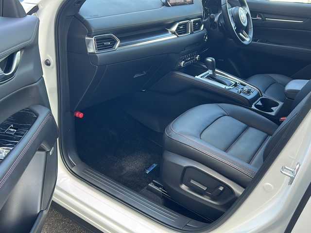 マツダ ＣＸ－５ XD スポーツアピアランス 大阪府 2024(令6)年 0.8万km ロジウムホワイトプレミアムメタリック 衝突軽減システム　ＢＯＳＥ　純正ナビ　全周囲カメラ　ＢＴ　フルセグＴＶ　レザーシート　全席シートヒーター　前席ベンチレーション　前席パワーシート　シートメモリ　オートホールド　レーダークルコン　ＥＴＣ　ステアリングヒーター　パワーバックドア　純正フロアマット　純正アルミホイール　BSM　アクティブ・ドライビング・ディスプレイ　オートライト　LEDヘッドライト　パドルシフト　前後コーナーセンサー　スマートキー　プッシュスタート　保証書　